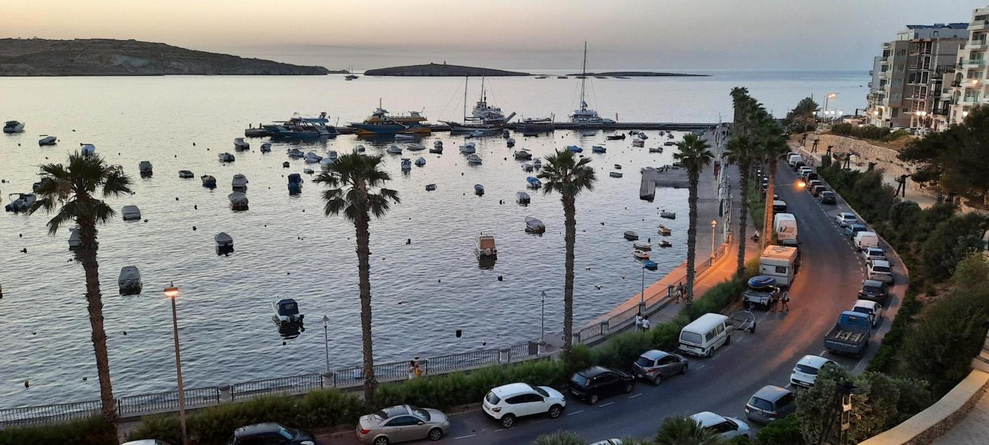 Side Sea View C, Minute To The Blue Lagoon Boats Apartment St. Paul's Bay
